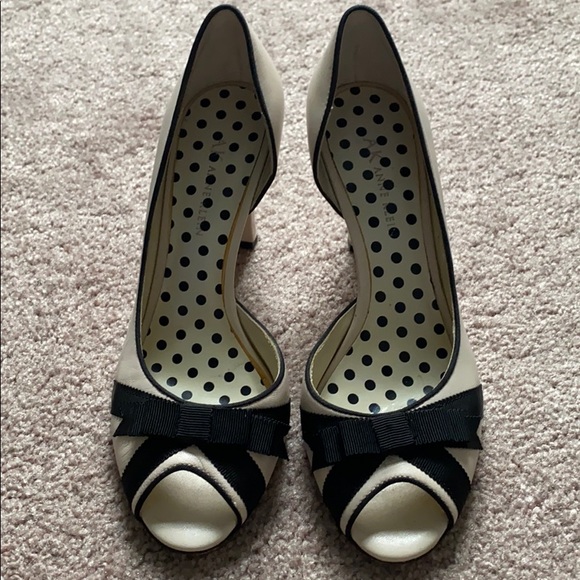 Anne Klein Demos Nude Leather Heel w/ Black Bow - Picture 12 of 14